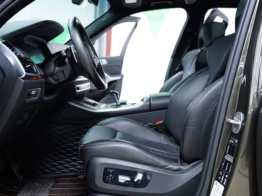 BMW X5 M 2020 car image #29