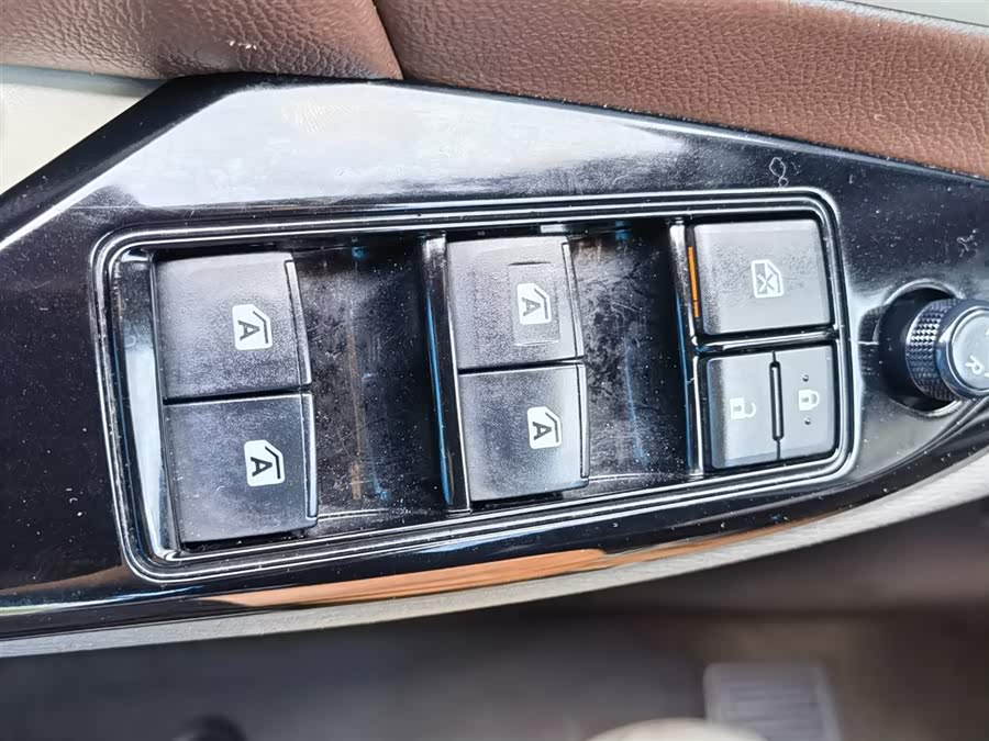 Toyota SIENNA 2018 car image #29