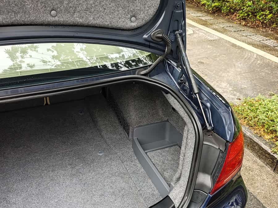 BMW 3 Series (Imported) 2011 car image #29