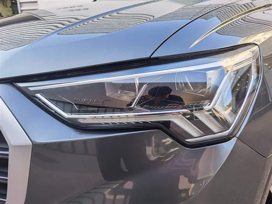 Audi Q3 2020 car image #29