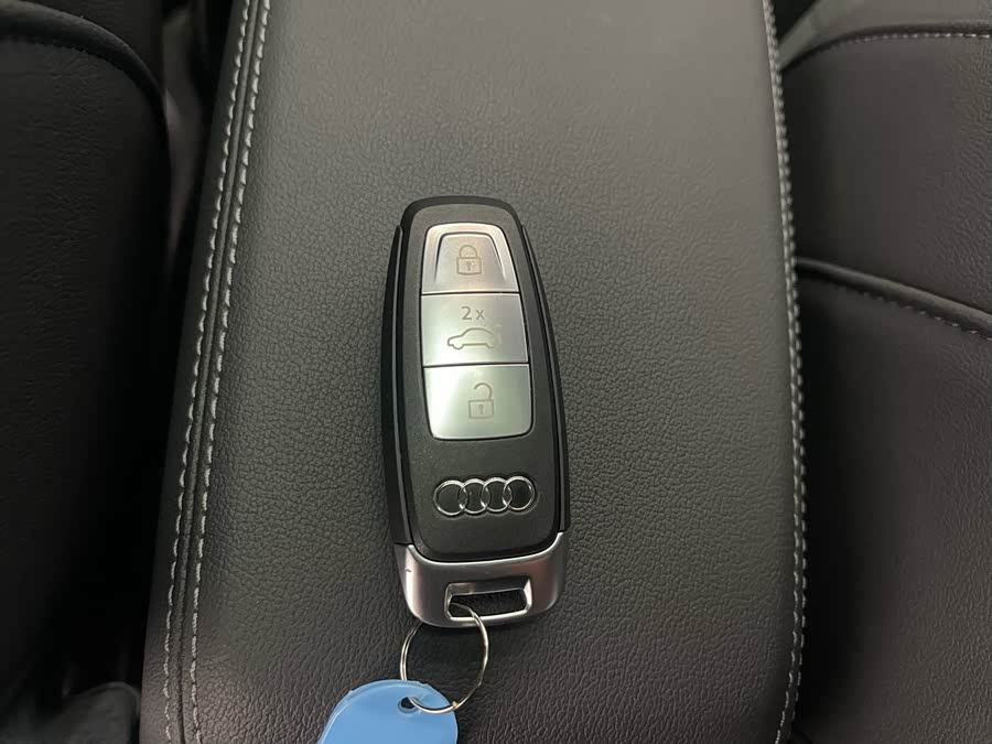 Audi A8 2021 imagen de coche #29