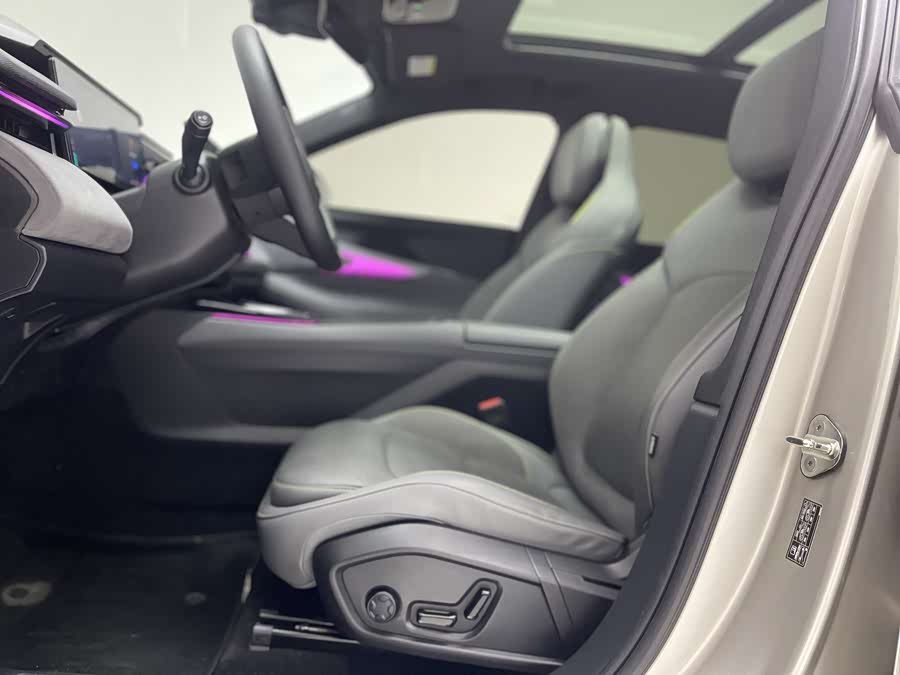 Lynk & Co 08 EM-P 2023 car image #29