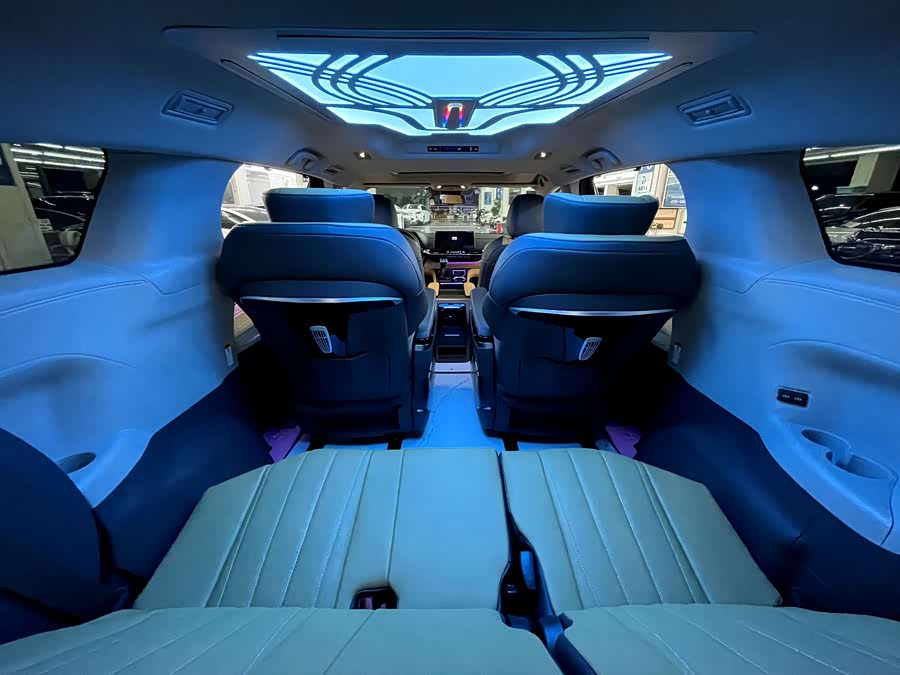 Toyota Granvia 2024 car image #29