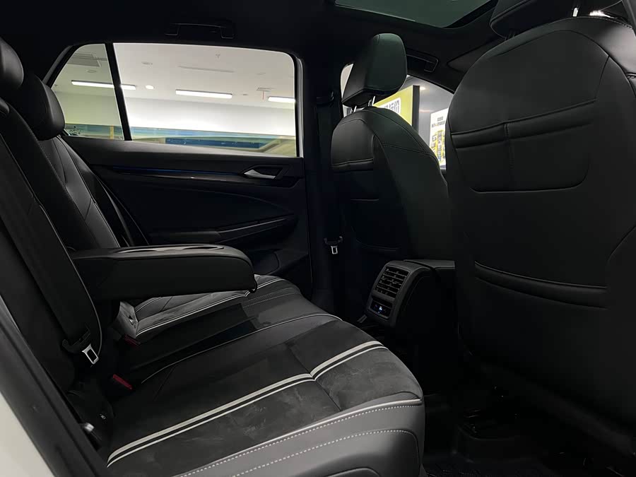 Volkswagen Golf 2022 car image #29