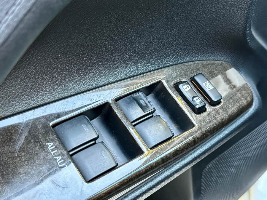 Toyota Reiz 2014 immagine di auto #29