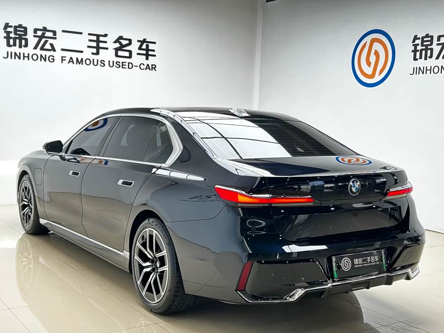 BMW i7 2023 صورة سيارة #29