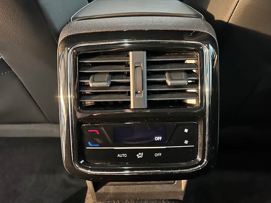 Volkswagen Passat 2023 car image #29