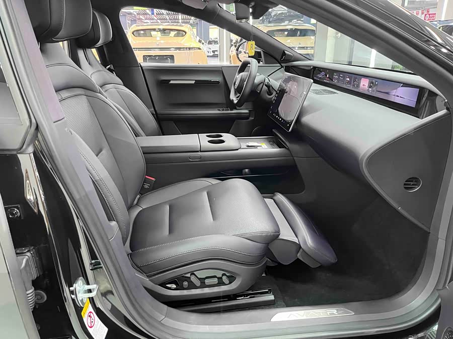 Avatr 06 2025 car image #29