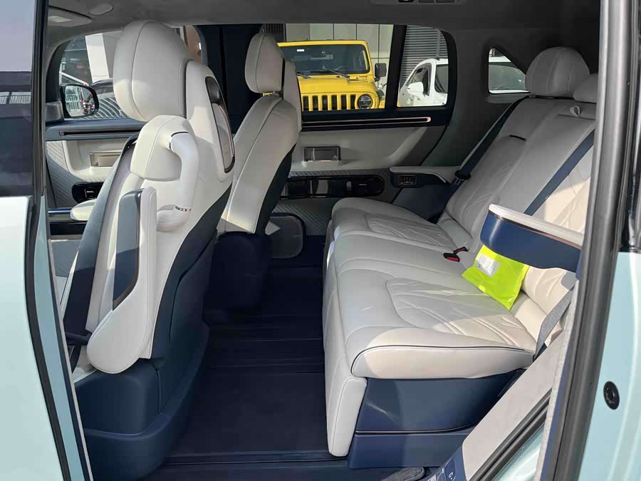 极氪 极氪MIX 2024 汽车图片 #29