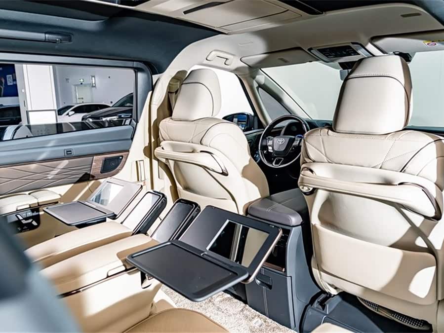 Toyota Alphard 2025 car image #29