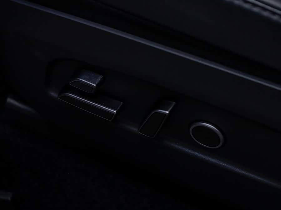 特斯拉 Model Y L 2025 汽车图片 #29