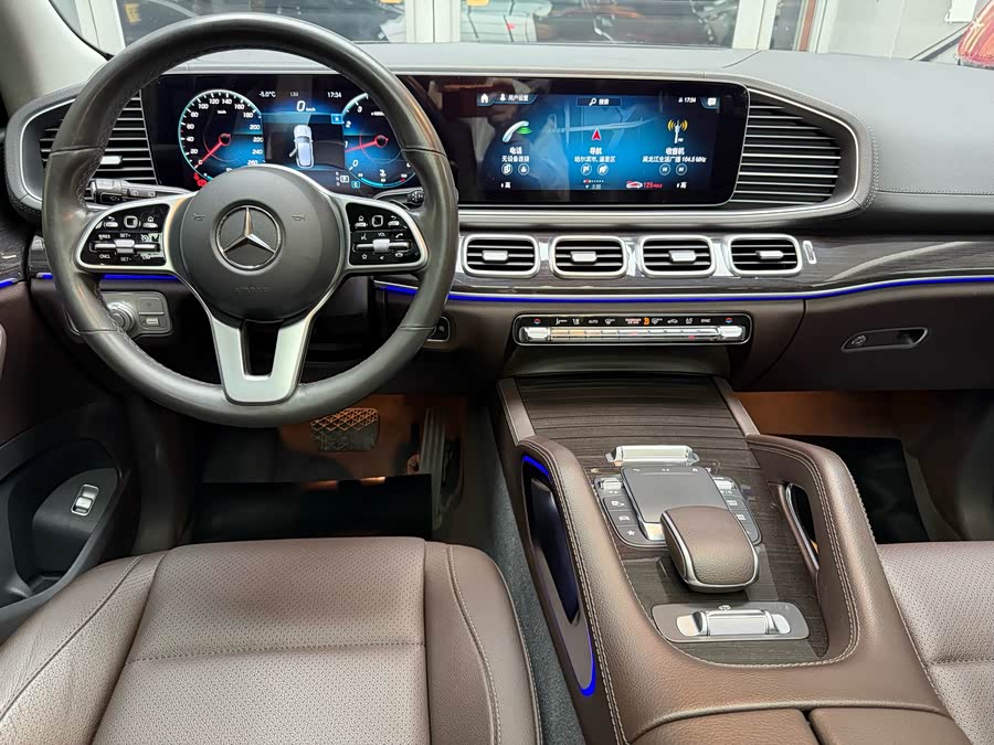 Mercedes-Benz GLE Class 2020 car image #29