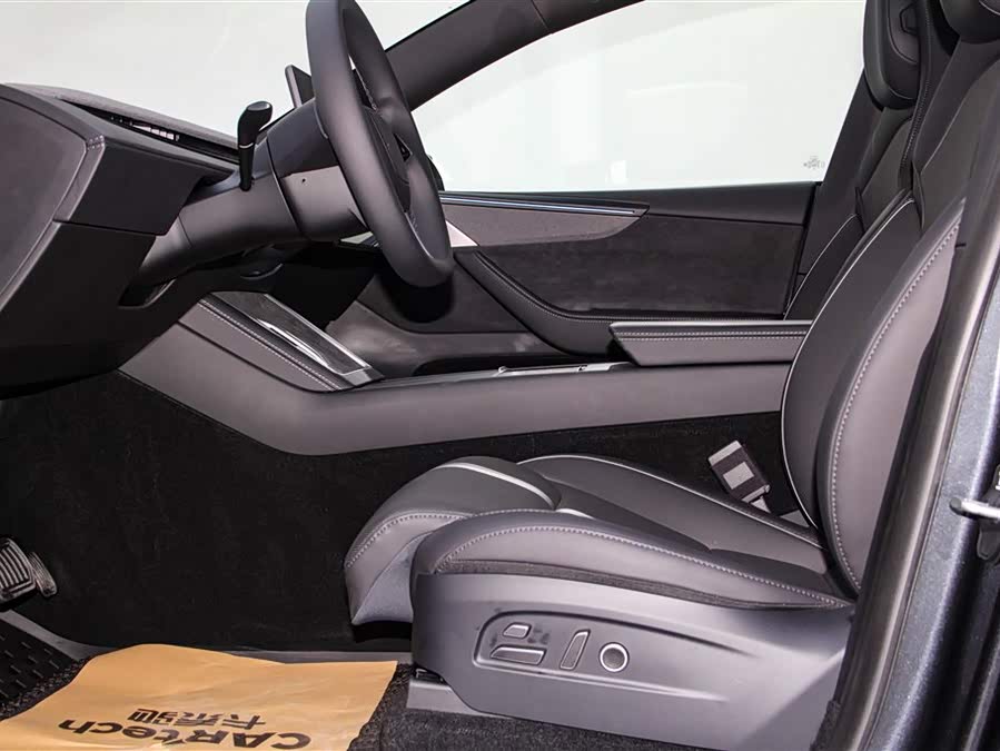 特斯拉 Model Y L 2025 汽车图片 #29