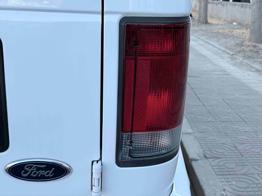 Ford E350 2015 #29 Ford E350 2015 car image #29