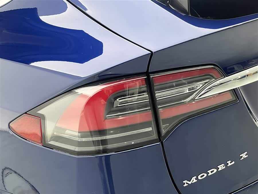 Tesla Model X 2018 car image #29