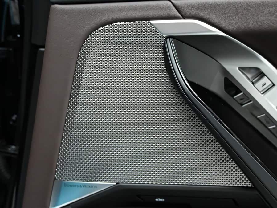 BMW i7 2024 car image #29