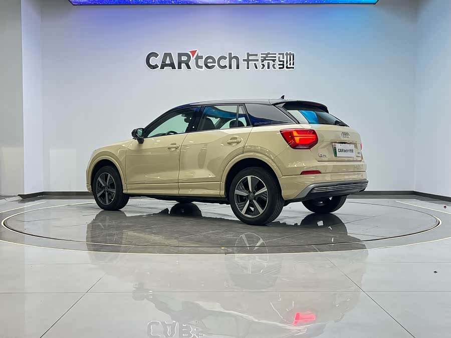 Audi Q2L e-tron 2021 immagine di auto #29