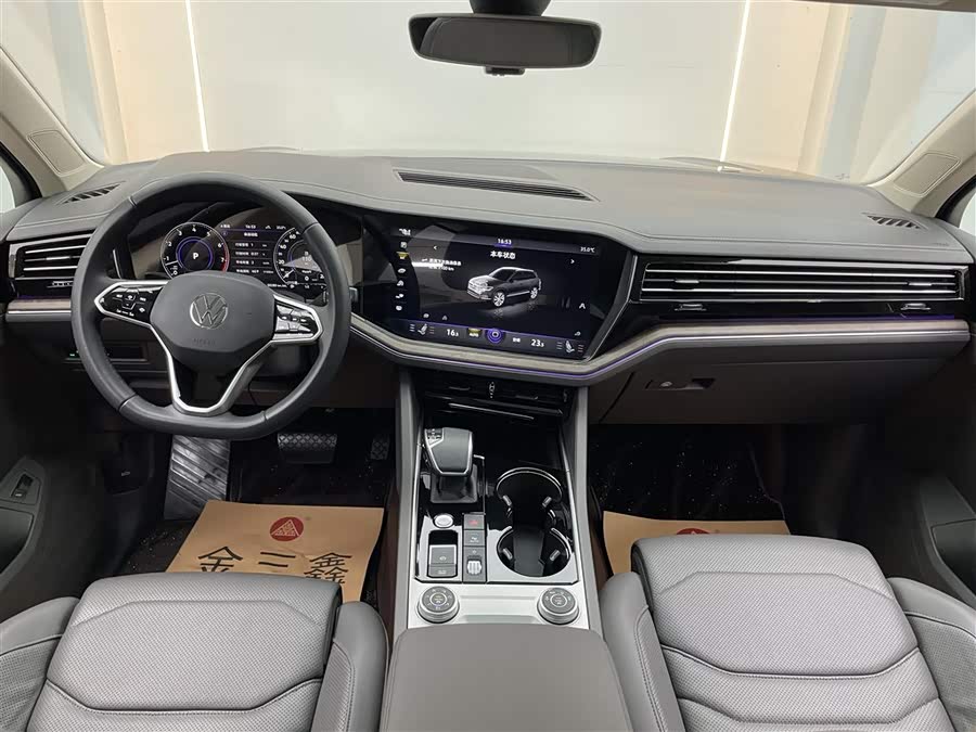 Volkswagen Touareg 2024 car image #29