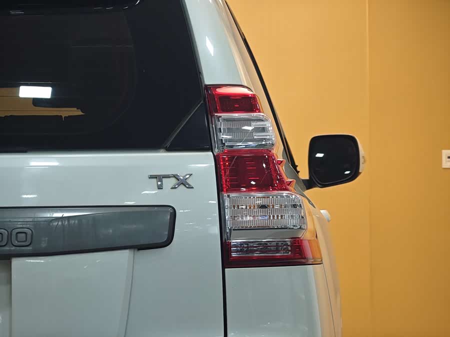 Toyota Land Cruiser Prado 2017 car image #29