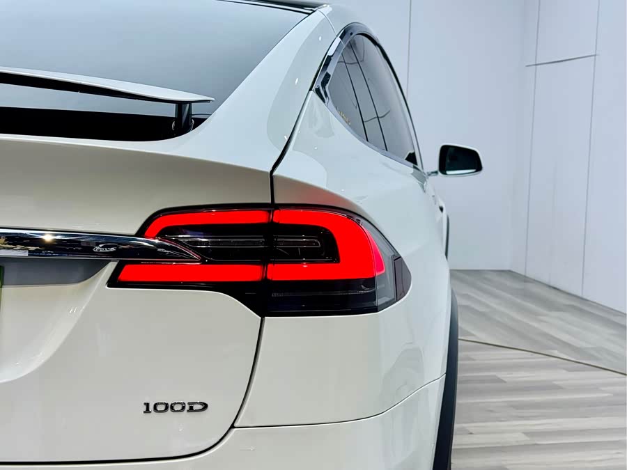 Tesla Model X 2017 car image #29