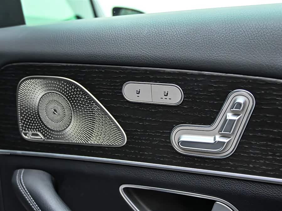 Mercedes-Benz GLE Class 2023 car image #29