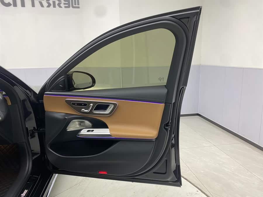 Mercedes-Benz E Class 2025 car image #29