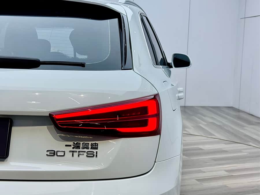 Audi Q3 2019 immagine di auto #29