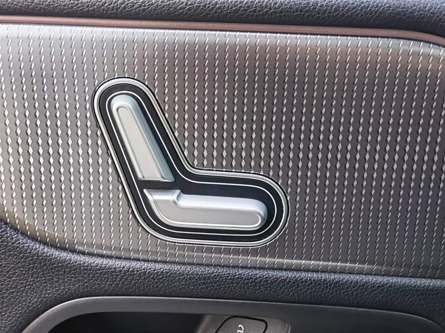 Mercedes-Benz GLB Class 2020 car image #29