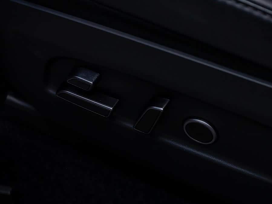 特斯拉 Model Y L 2025 汽车图片 #29