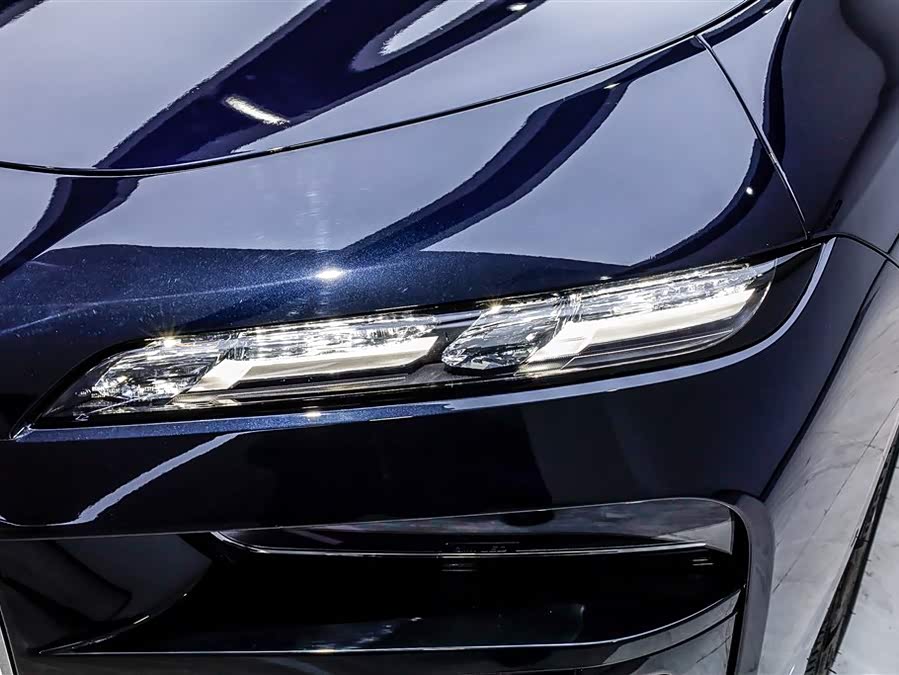 BMW i7 2024 car image #29