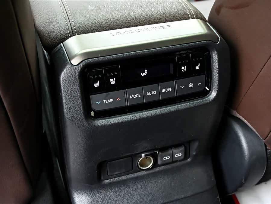 Toyota Land Cruiser Prado 2025 #29 Toyota Land Cruiser Prado 2025 immagine di auto #29