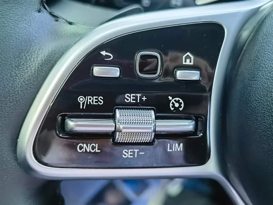 Mercedes-Benz GLC Class 2020 car image #29