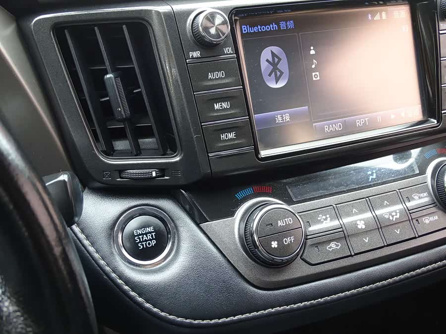 Toyota RAV4 2015 car image #29