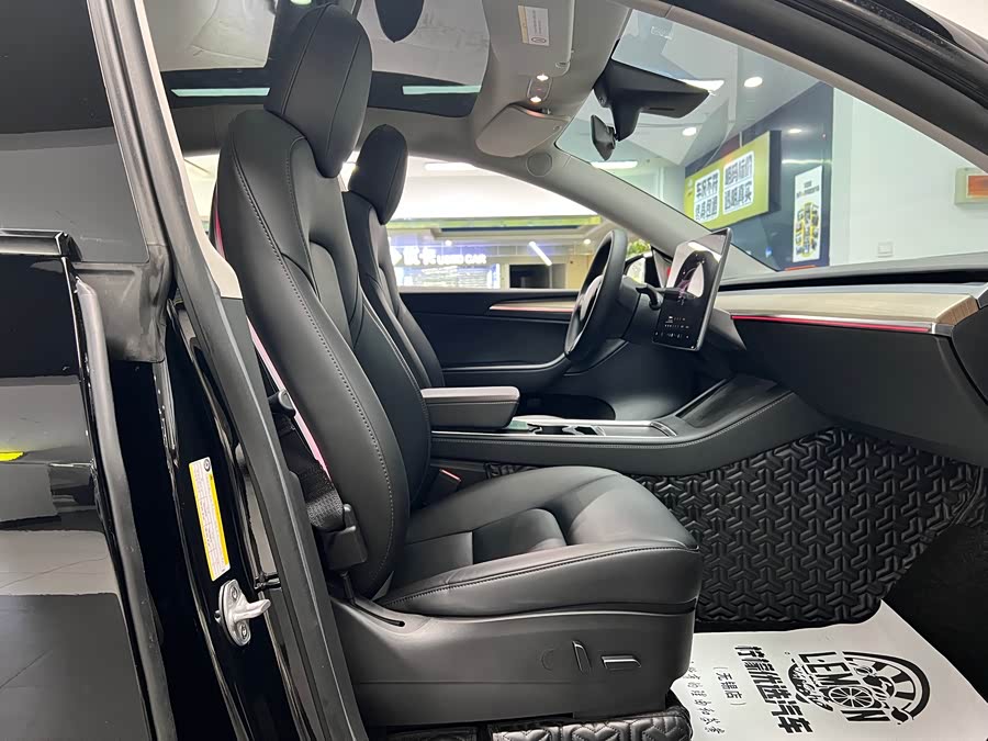Tesla Model Y 2022 car image #29