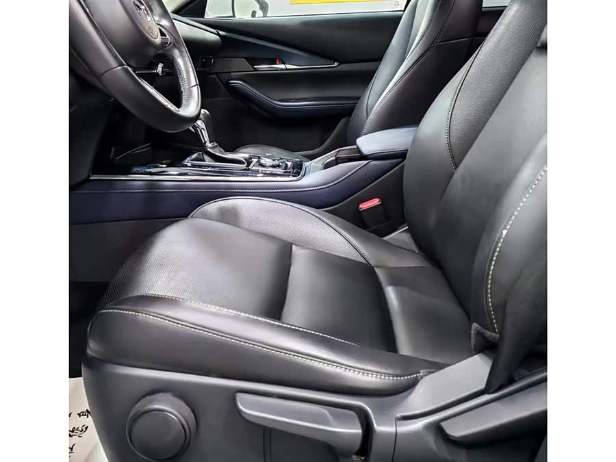 Mazda CX-30 2023 immagine di auto #29