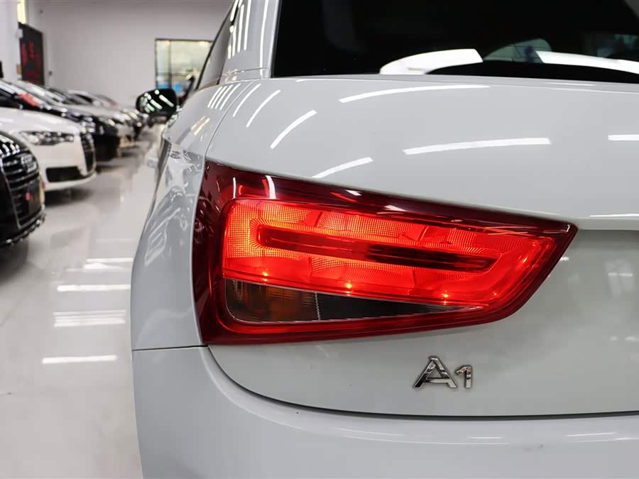 Audi A1 2011 car image #29