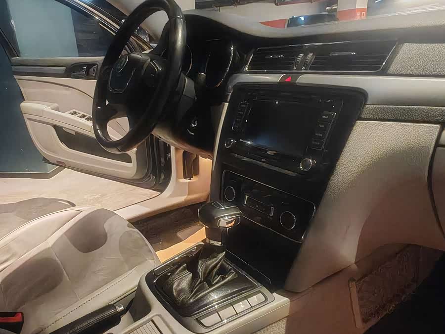 Skoda Superb 2010 car image #29