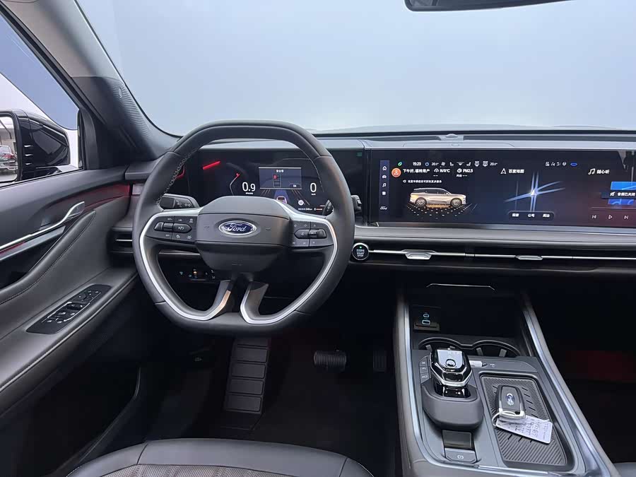 Ford Edge 2025 car image #29