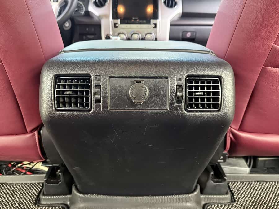 Toyota Tundra 2018 immagine di auto #29