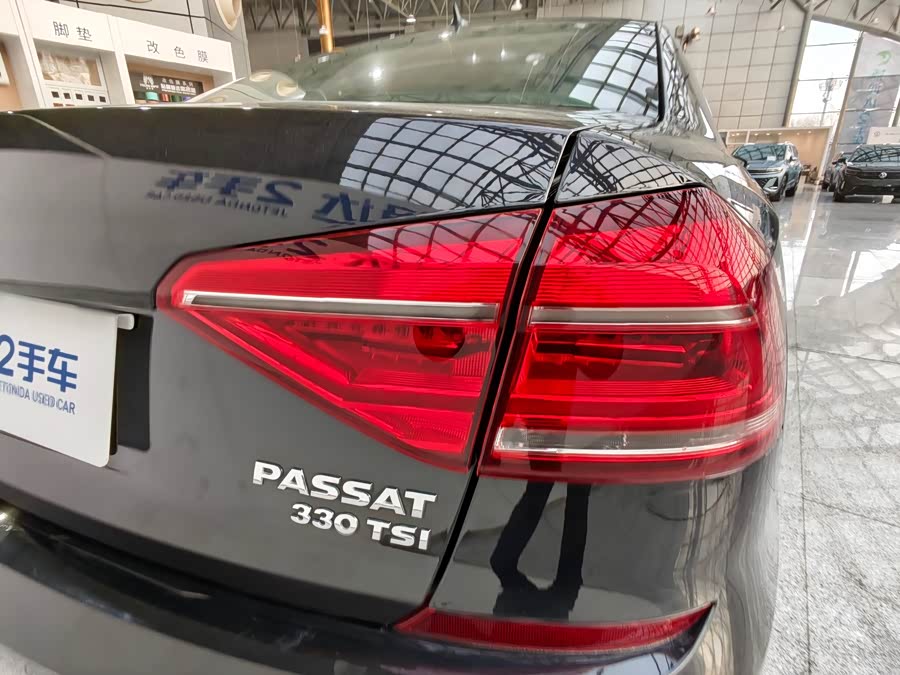 Volkswagen Passat 2018 car image #29