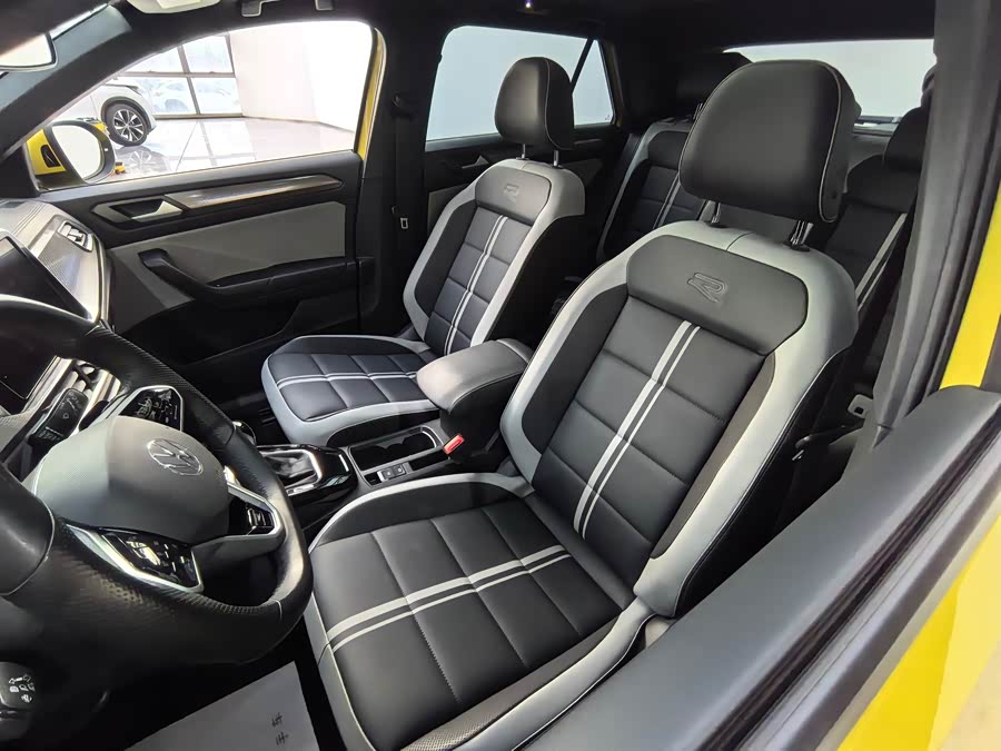 Volkswagen T-Roc 2023 car image #29
