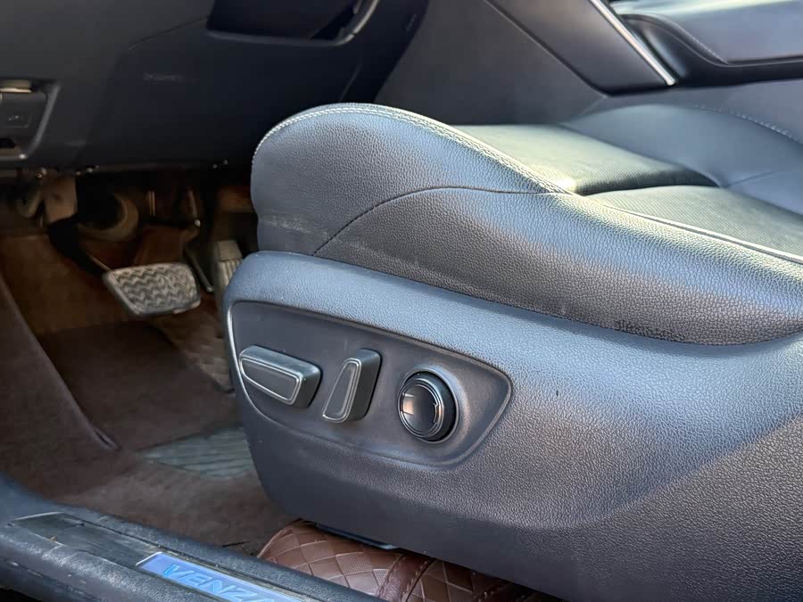 Toyota Venza 2023 immagine di auto #29