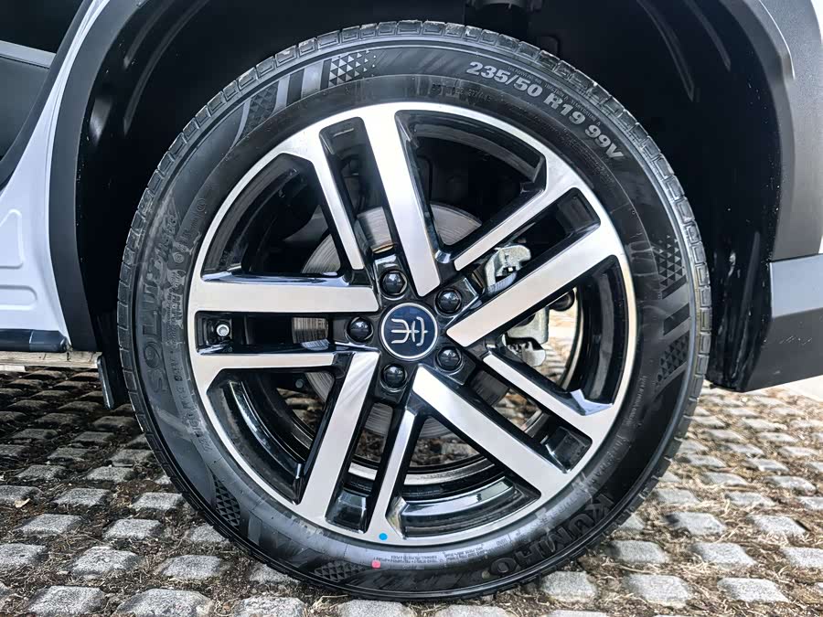 BYD SongL DM-i 2025 #29 BYD SongL DM-i 2025 car image #29