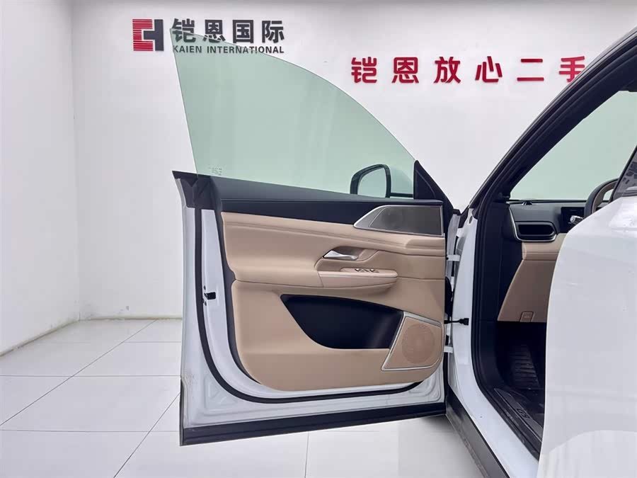 Xpeng G9 2025 صورة سيارة #29