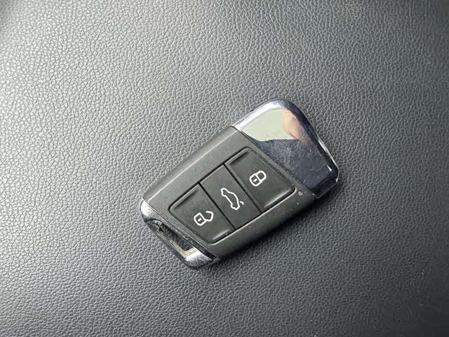 Volkswagen Passat 2023 imagen de coche #29