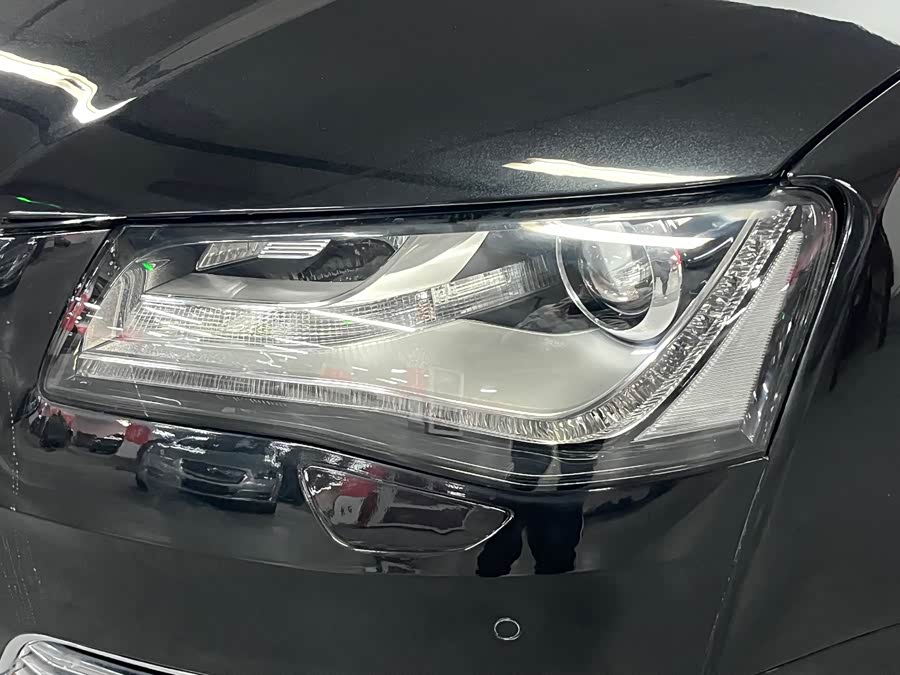 Audi A8 2013 imagen de coche #29