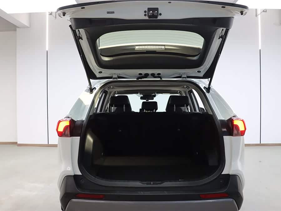Toyota RAV4 2020 car image #29