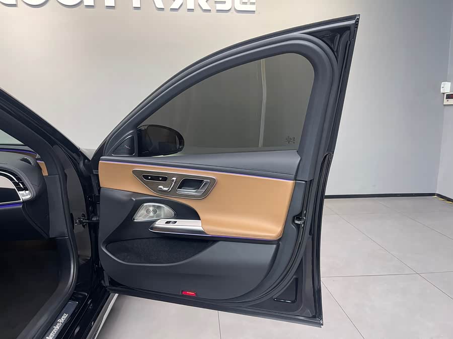 Mercedes-Benz E Class 2024 car image #29