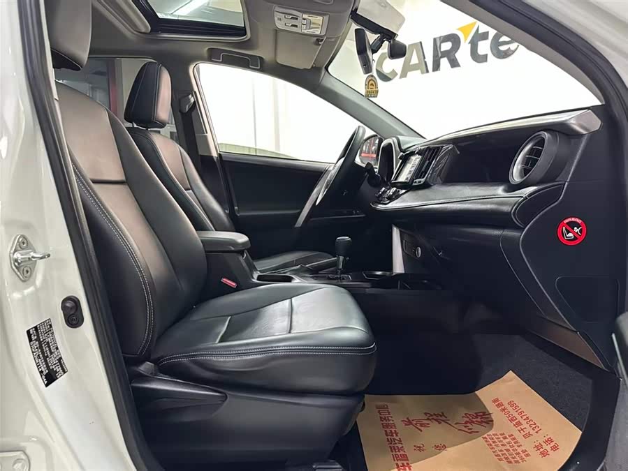 Toyota RAV4 2019 car image #29