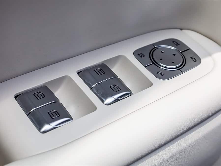 Li L7 2025 immagine di auto #29